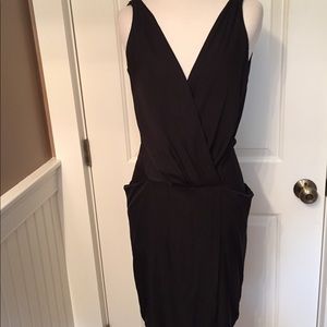 DVF DIANE VON FURSTENBERG DRESS MINI BLACK MOSIE SLEEVELESS V-NECK Size 2